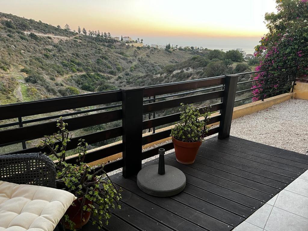 Hillview Apartment Peyia Exterior photo