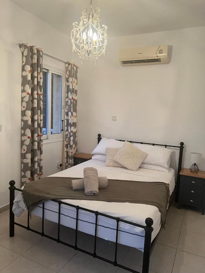 Hillview Apartment Peyia Exterior photo